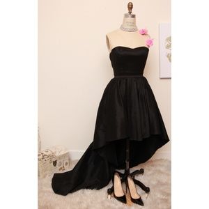 SOLD! 💌📬Black Red Carpet Drama Hi-Low Dress
